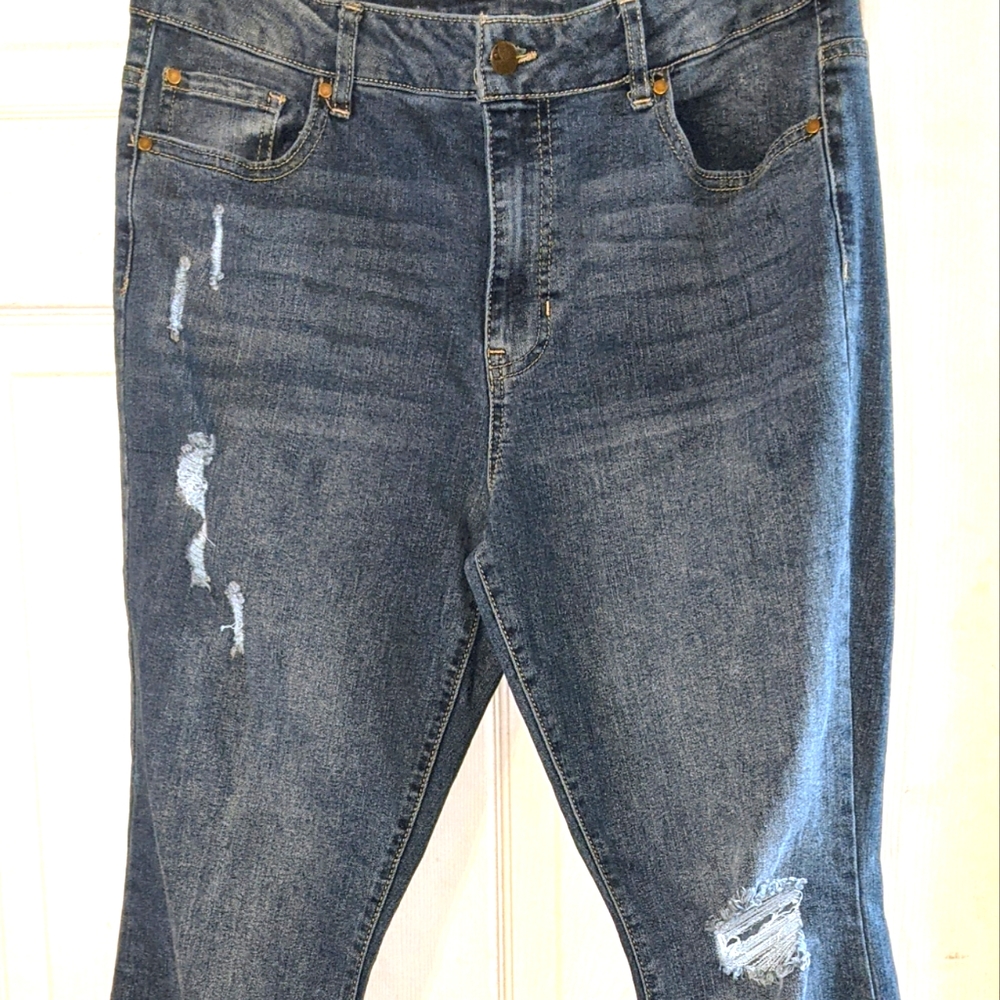 D. Jeans Destroy Bootcut Size 12